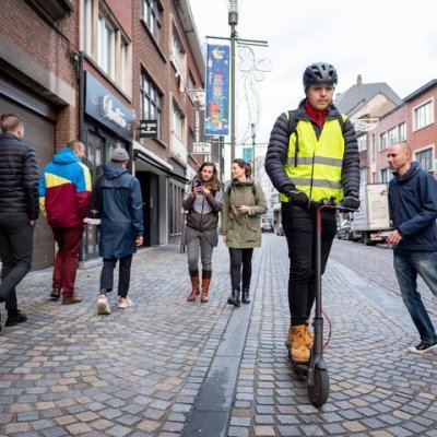 e-step in drukke winkelstraat