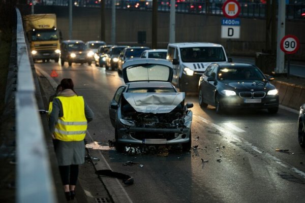 verkeersongeval, wachten op pechtstrook