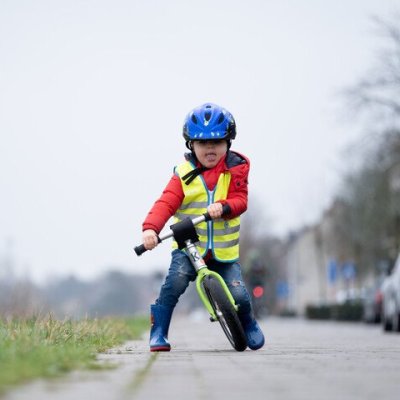kind op een loopfiets