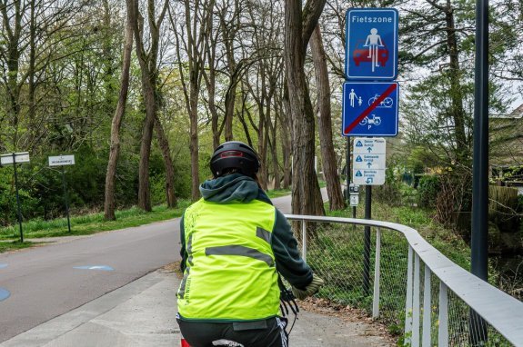 fietser in fietszone