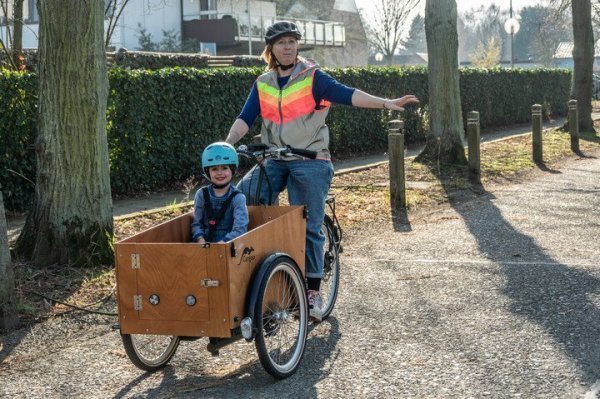 vrouw met bakfiets