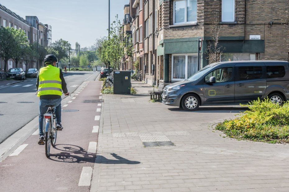 fietser op doorlopend fietspad