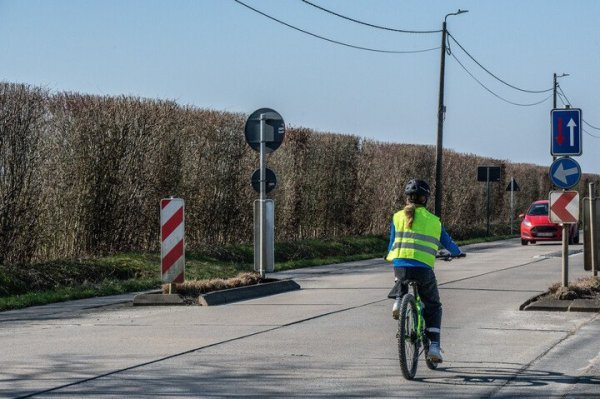 verkeersbord voorrang bij smalle doorgang, fietser mag eerst